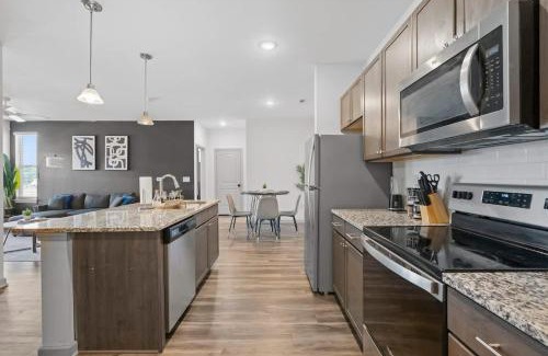 Charlotte Apartment | Upscale King 2BR Suite Mins to Uptown Charlotte