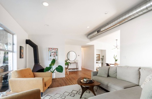 Serra Mesa House | Upscale Mid Century Modern Canyon Home