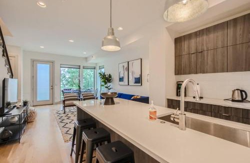 Five Points House | Upscale Townhome w/Stunning Rooftop Views