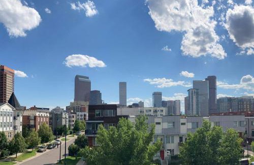 Five Points House | Upscale Townhome w/Stunning Rooftop Views