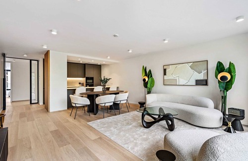 Ville Haute Apartment | Upscale Urban Apartment Style & Comfort for Six