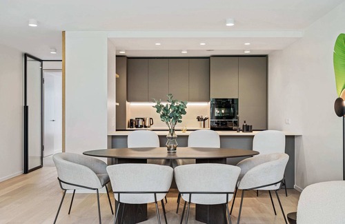 Ville Haute Apartment | Upscale Urban Apartment Style & Comfort for Six