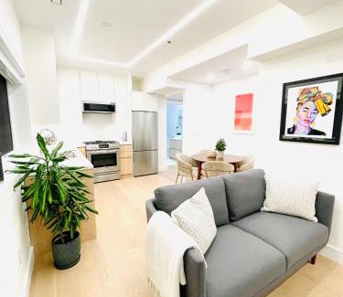 Upper Beaches Apartment | Urban 2-bed apartment in the Beaches