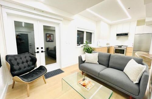 Upper Beaches Apartment | Urban 2-bed apartment in the Beaches