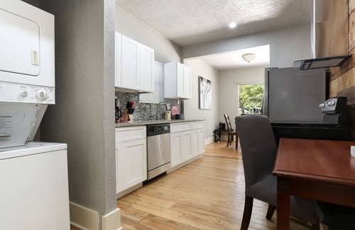 Southside House | Urban Chicken Relic with Hot Tub