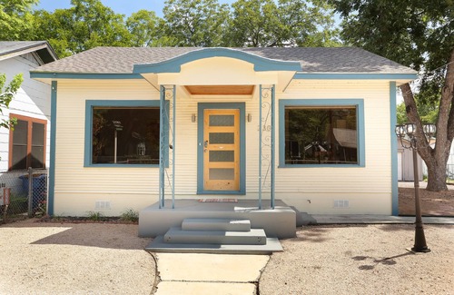 Southside House | Urban Chicken Relic with Hot Tub