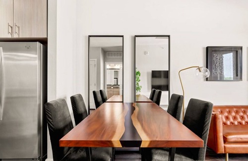 Arsenal Apartment | Urban Connect Skyline View 1BR River-walk Pool