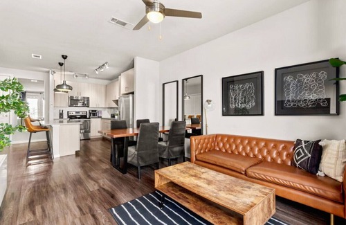 Arsenal Apartment | Urban Connect Skyline View 1BR River-walk Pool