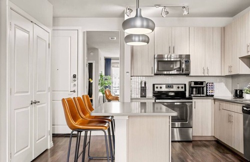 Arsenal Apartment | Urban Connect Skyline View 1BR River-walk Pool