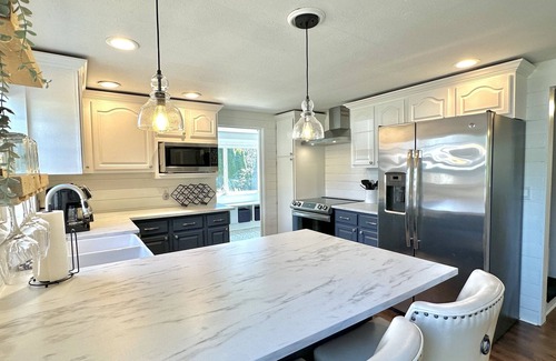 Vancouver House | Urban Farmhouse; Remodeled, Fenced, Pet Friendly