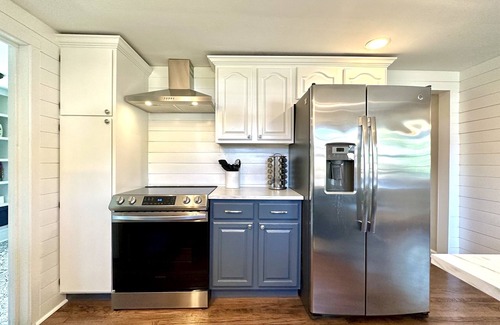 Vancouver House | Urban Farmhouse; Remodeled, Fenced, Pet Friendly