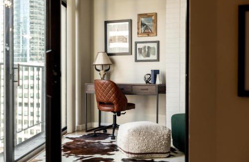 LoDo House | Urban Gallery Loft - King Bed - Larimer Square