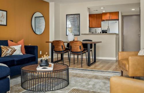 LoDo House | Urban Gallery Loft - King Bed - Larimer Square