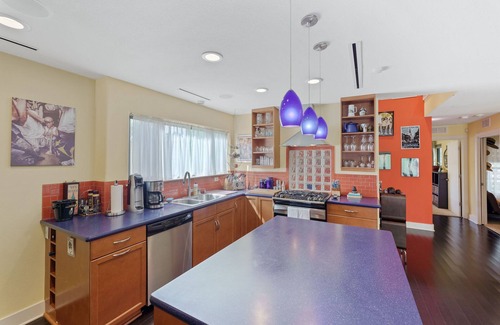 Holly House | Urban gem perfect for work & play in heart of Austin