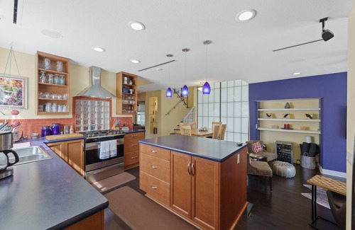 Holly House | Urban gem perfect for work & play in heart of Austin