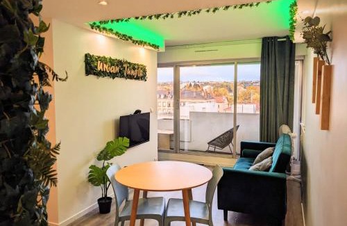 Centre Deux Apartment | Urban Jungle 42