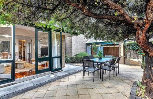 Adelaide Central Business District House | Urban Nest - Peaceful Parkside Retreat in the CBD