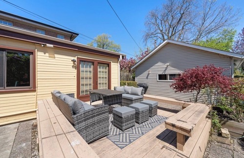 Skokie House | Urban Oasis - Kid Friendly - Quiet Street