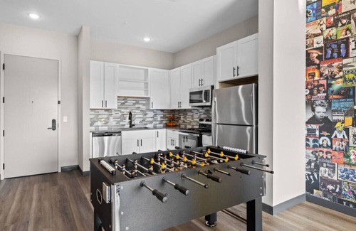 South Nashville Apartment | Urban Retreat: Sleeps 4, Foosball & Mins to DT!