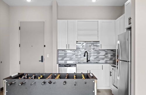 South Nashville Apartment | Urban Retreat: Sleeps 4, Foosball & Mins to DT!