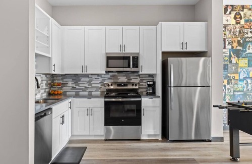 South Nashville Apartment | Urban Retreat: Sleeps 4, Foosball & Mins to DT!