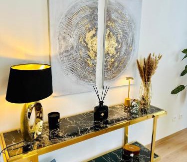 Rogier Apartment | Urbanstay Suites - Jacqmain Downtown Suite