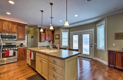 Midway House | Utah Abode - Deck, Arcade Games & Near Skiing