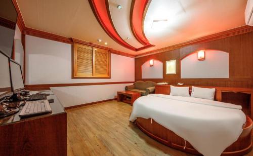 Gumi Hotel | Utopia Hotel