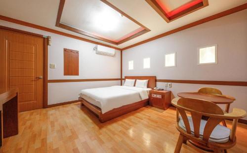 Gumi Hotel | Utopia Hotel