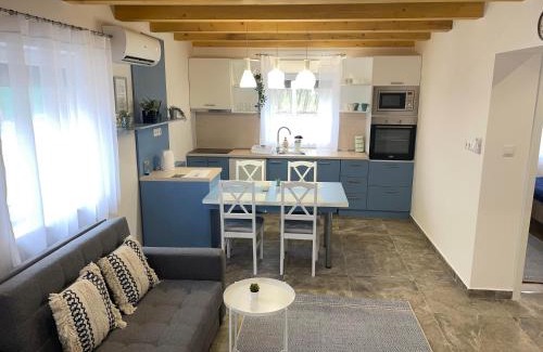 Ujhartyan Apartment | Vízitündér Pihenőpark Apartmanok