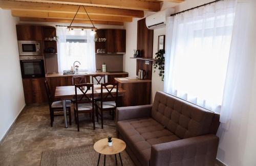 Ujhartyan Apartment | Vízitündér Pihenőpark Apartmanok