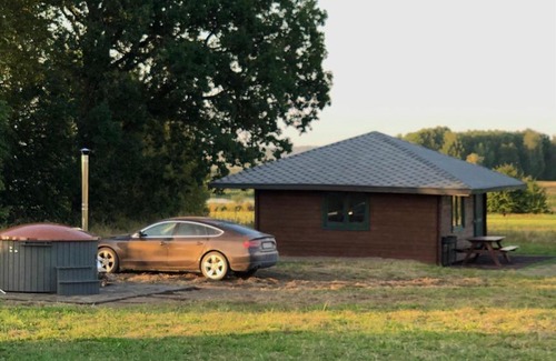 Laza House | Vītolu dīķi - atpūtas mājiņa ar kublu