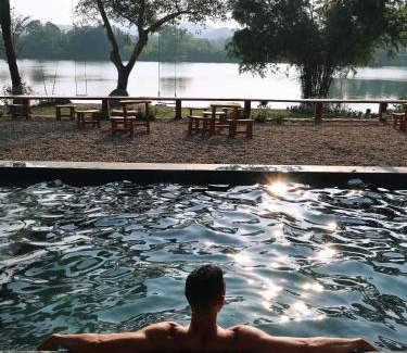 Huong Thuy House | Vả Riverside Retreat