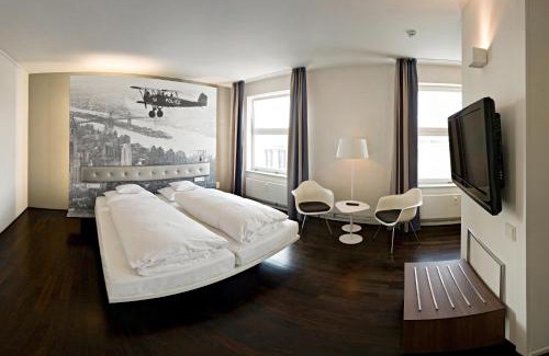 Boeblingen Hotel | V8 HOTEL Classic Motorworld Region Stuttgart