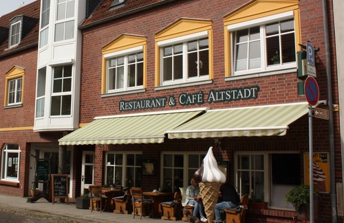 Plau am See Apartment | Vacation apartment MOND Cafe Altstadt (below) - Holiday apartment Cafe Altstadt