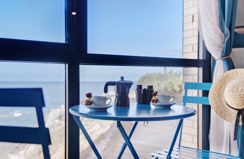Los Abrigos Apartment | Vacation Apartment 'Los Abrigos Oceano Al Alba Wifi' with Sea View and Wi-Fi