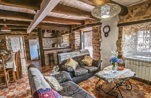 Valdespino de Somoza House | Vacation Home "Jumaca" with Mountain View, Private Terrace & Wi-Fi