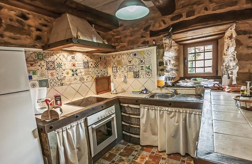 Valdespino de Somoza House | Vacation Home "Jumaca" with Mountain View, Private Terrace & Wi-Fi