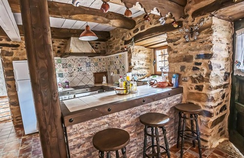 Valdespino de Somoza House | Vacation Home "Jumaca" with Mountain View, Private Terrace & Wi-Fi