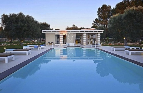 Sava Villa | vacation holiday villa rental italy, apulia, puglia, large villa, pool, air conditioning, near beaches, wi-fi internet,