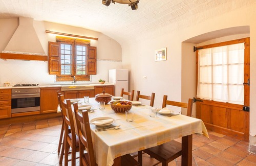 Sant Marti de Tous House | Vacation Home "El Mas" with Mountain View, Shared Pool & Wi-Fi