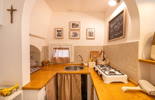 Old Town Cisternino House | Vacation Home 'Casa Agata Cisternino' with Wi-Fi and Air Conditioning