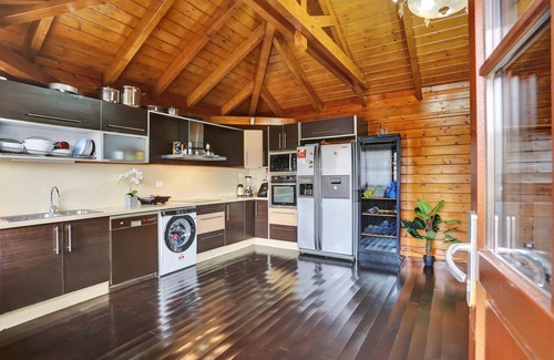 San Cristobal de La Laguna House | Vacation Home 'El Jardin De Gabriel' with Mountain View, Wi-Fi and Air Conditioning