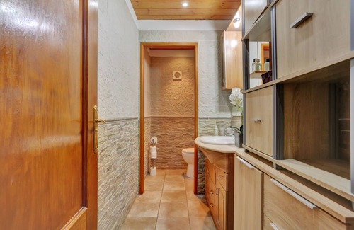 San Cristobal de La Laguna House | Vacation Home 'El Jardin De Gabriel' with Mountain View, Wi-Fi and Air Conditioning