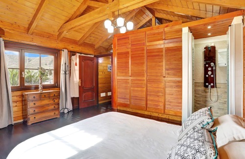 San Cristobal de La Laguna House | Vacation Home 'El Jardin De Gabriel' with Mountain View, Wi-Fi and Air Conditioning