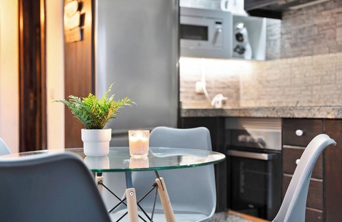 Cueva del Viento Apartment | Vacation Home "Ático Miranda" with Jacuzzi, Views of El Teide & Wi-Fi