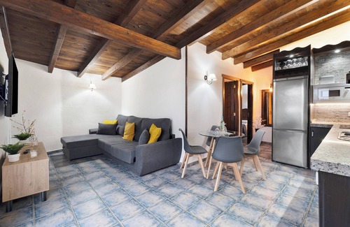 Cueva del Viento Apartment | Vacation Home "Ático Miranda" with Jacuzzi, Views of El Teide & Wi-Fi