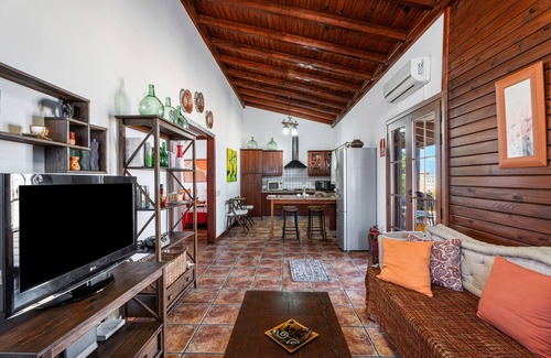 Arafo House | Vacation Home "La Molineta" with Mountain View, Pool, Garden, Terrace & Wi-Fi