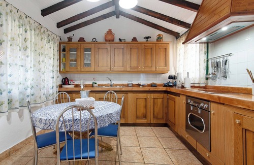 La Solana House | Vacation Home "El Llanete" with Mountain View, Shared Pool & Wi-Fi