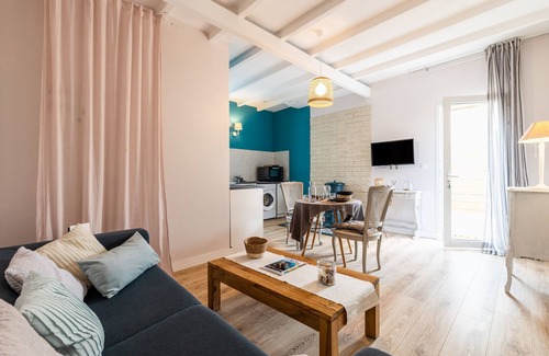 Vertheuil House | Vacation Home "Gîte bien être sauna et spa 4" with Private Sauna & Wi-Fi